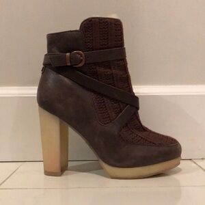 Australian luxe collective brown leather / knit chunky heel ankle boot. EUC!